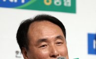 [포토] 각오 밝히는 우리카드 강만수 감독
