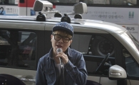 최욱, '유세식 게릴라 콘서트+차량 래핑' 이색 홍보 
