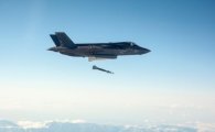 F-35B 레이저유도폭탄 투하, 탱크 파괴 시험 성공