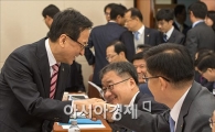 [포토]악수나누는 최수현·홍기택