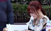 [포토]'소녀시대' 티파니, 혼자서 장난치다 빵 터졌네!