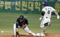 [포토] 김태완 '먼저 밟았지~'