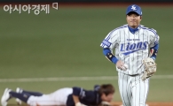[포토] 정병곤 '덕아웃 향하며 미소'