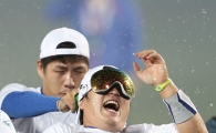 [포토] 최형우 '권혁 살살'