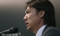 [포토] 홍명보 감독 '박주영, 아직 준비가 덜 됐다'