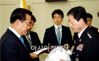 [포토]박준영 전남도지사, 지역사회발전 유공자 시상 