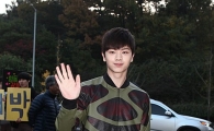 [포토]'쑥쑥이' 육성재, 수능 잘 볼게요!