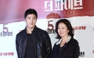 [포토]이재윤, "김미숙 선생님과 함께 영화봐요"
