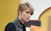 [포토]'JYJ' 김재중, 이 사인CD를 당신에게~