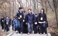 위성호 신한카드 사장, 젊은 직원과 '산행 토크' 진행