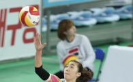 [포토] 서브 넣는 황민경