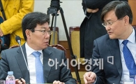 [포토]의견 나누는 윤상직·서승환 장관
