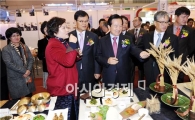 [포토]광주국제식품전 둘러보는 강운태 광주시장 