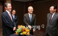 [포토]밝은 표정의 전경련 회장단 
