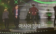 [포토]울음보 터진 올해의 대상 '샤이니'(멜론뮤직어워드)