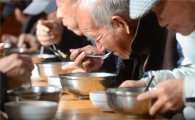 노인 빈곤율 1위, 한국 OECD 평균 4배 '심각'