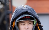 [포토] 류현진 '괴물이 추위를 이기는 방법'