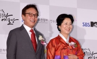 [포토]포즈 취하는 김영철-선우용여