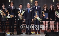 [포토]포즈 취하는 대중문화예술상-문화체육관광부장관표창자들