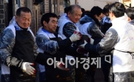 [포토]연탄 배달 행사 진행하는 남양유업-전국대리점협회