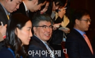 [포토]밝은 표정의 김중수 한국은행 총재 