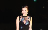 [포토]김민희, 레드카펫 빛내는 미모