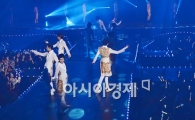 [포토]팬들에게 다가가는 제국의아이들
