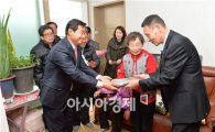 [포토]광주 남구, 100세 어르신 장수축하금 전달 