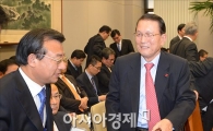 [포토]운영위 파행… 미소띈 김기춘 비서실장