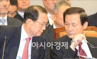 [포토]의견 나누는 김기춘·김장수