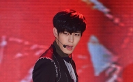 [포토]빅스 홍빈, 소녀팬 녹이는 '훈훈한 비주얼'