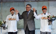 [포토] 김응용 감독 '이용규-정근우 있어 행복합니다'