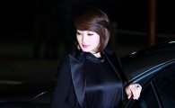 [포토]차에서 내리는 김혜수, '섹시한 각선미'