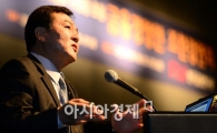 [포토]강연 중인 신제윤 금융위원장