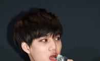 [포토]EXO 카이, 다을듯 말듯 '물병과 밀당'