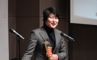 [포토]송강호, 제33회 영평상 남우주연상 수상