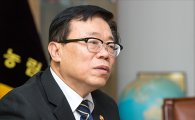 [아시아초대석]한국의 주류제도 책도 펴낸 전통술 박사 이동필 장관