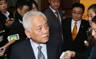 [포토]빈손으로 회담장 나오는 김한길 대표