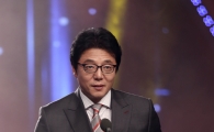 [포토] 황선홍 감독, 올해의 감독상 수상