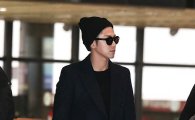 [포토]유노윤호, 공항패션의 완성은 비주얼~