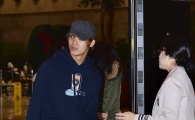 [포토]엠블랙 미르, 팬들에게 받은 선물이 한아름~