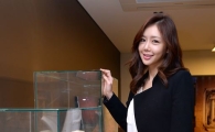 [포토]고은이, 카메룬 다이아몬드 원석 너무 예뻐요~