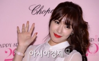[포토]소녀시대 티파니 '상큼한 손인사'