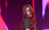 [포토]수지, 망사스타킹 쓸어내리며~'아찔포즈'