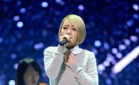 [포토]윤하, 벨트 풀려도 노래에만 '집중'