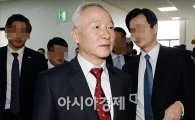 [포토]국회 정보위 출석하는 남재준 국정원장