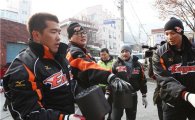한화, 연말 소외이웃 돕기 '김장나눔·연탄배달' 봉사활동