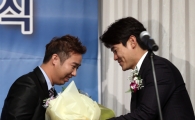 [포토] 노경은 '유희관, 신인상 축하해~'