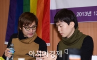 [포토]김조광수-김승환 커플, 혼인신고 앞두고 '물 한모금'