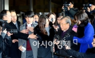 [포토]취재진에게 둘러싸인 조석래 회장